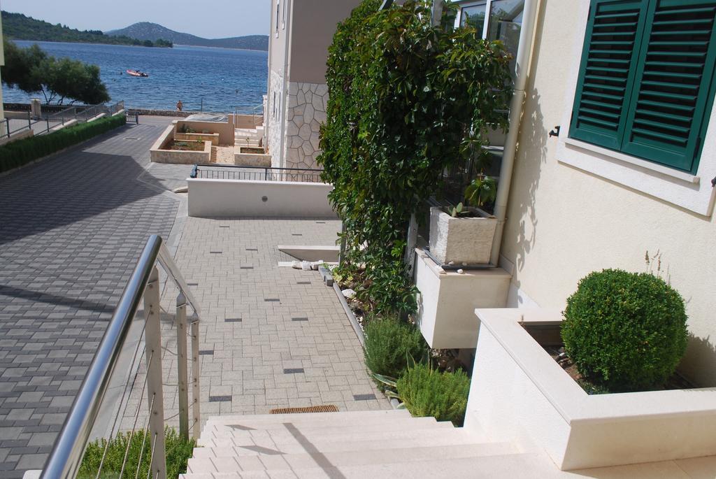 Apartments Villa Lili Lovetovo Водице Екстер'єр фото