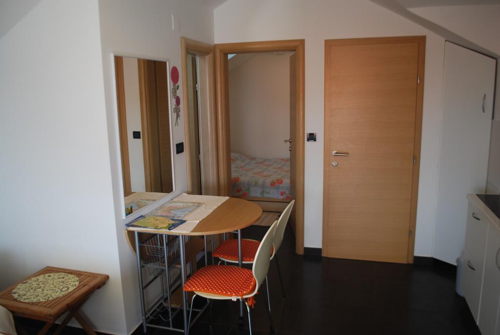 Apartments Villa Lili Lovetovo Водице Екстер'єр фото